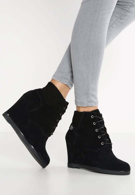 michael kors carrigan wedge