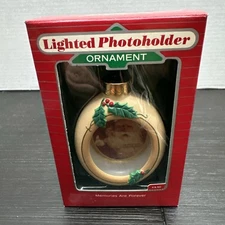 HALLMARK 1987 MEMORIES ARE FOREVER--LIGHTED PHOTOHOLDER