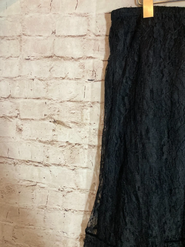 Falda New Directions Whimsigoth Mujer Mediana Negra Encaje Bruja Midi Acampanada Foto 4 de 4