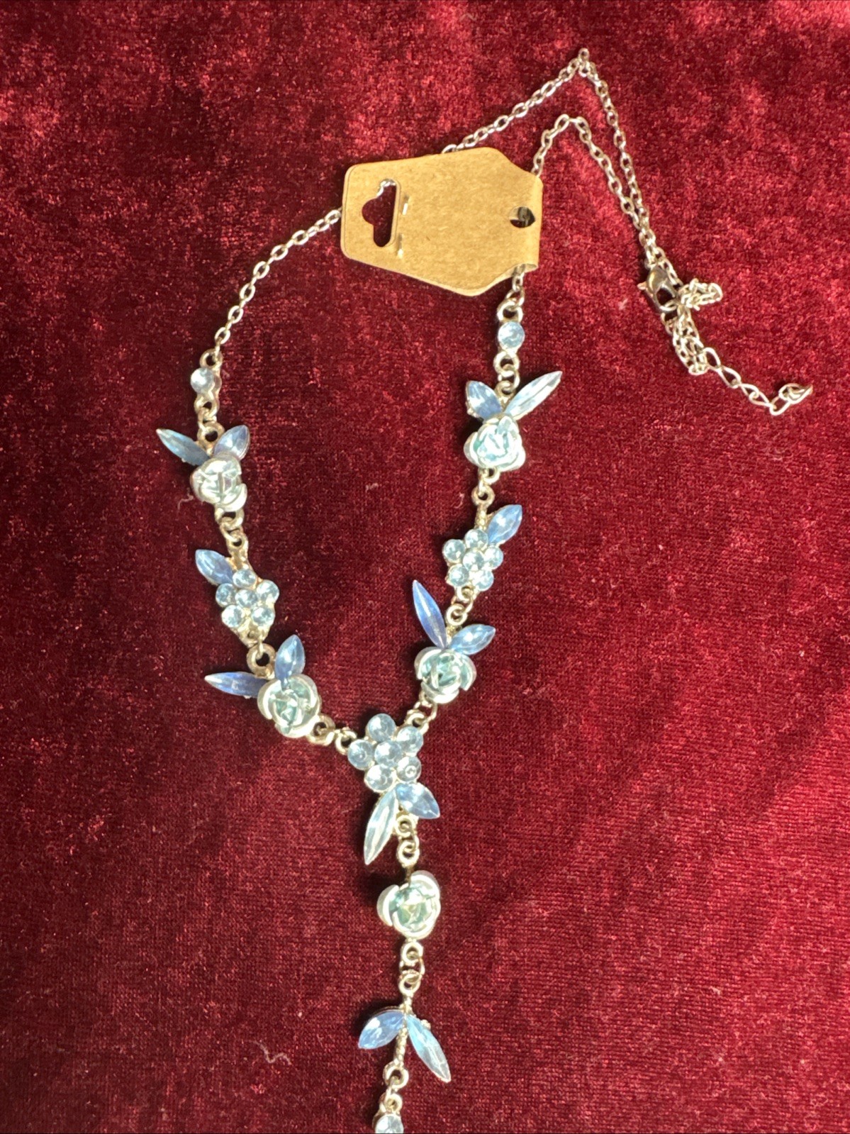 Stuning Silver Toned Costume Necklace image 3