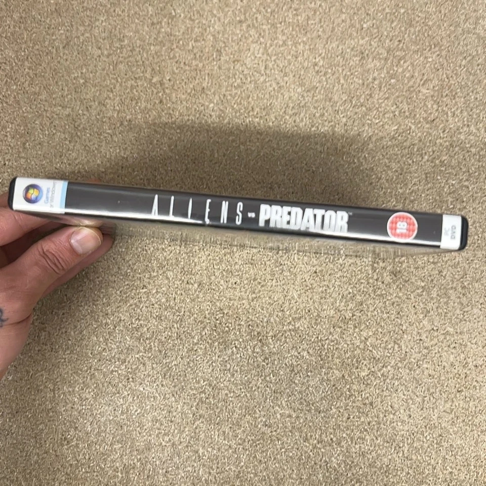 Aliens vs. Predator™ (Physical Steam Game) [Complete] - Image 4 of 4