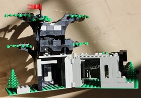 LEGO Castle: Camouflaged Outpost (6066) Missing Feathers w/Instructions & Spares