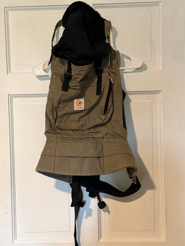 Ergobaby Baby Carrier Adjustable Straps Waist Belt Hood Pocket Black EUC