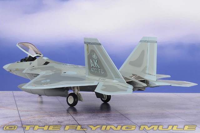 美品　HOBBY MASTER 1/72 F-22 ラプター HA2808 Hobby Master 1:72 F-22A Raptor USAF 477th FG, 302nd FS Spirit of