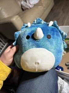 Produktbild von Squishmallows Triceratops Malik – 40 Cm Blauer Plüschdino, Kuschelweich, Detailreiches Design, Sammler- Und Kuschelobjekt