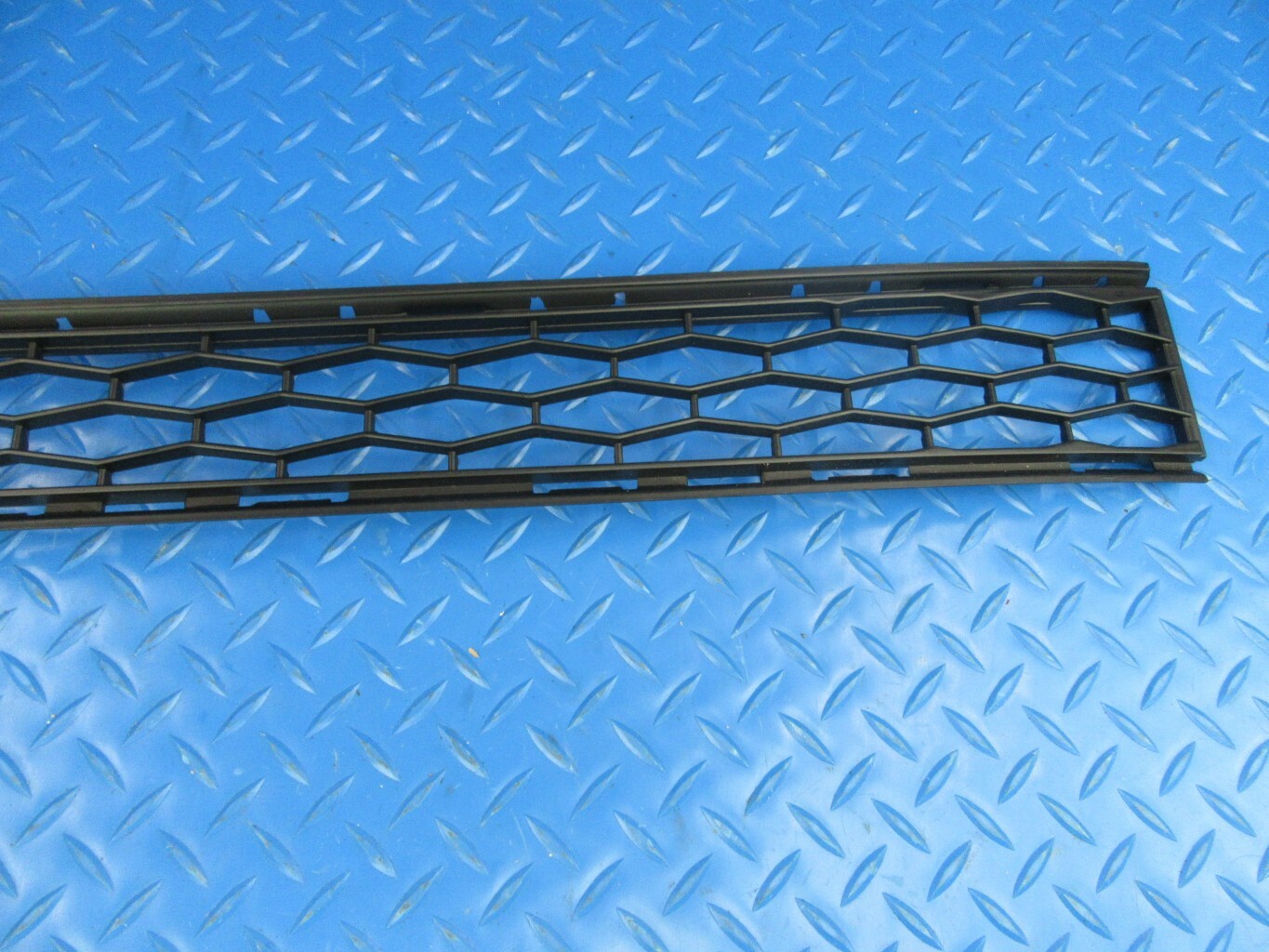  Maserati Ghibli front bumper center grille #9105