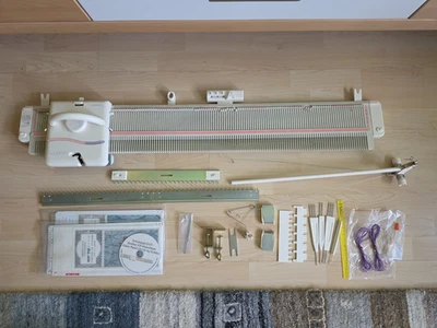 Silver Reed LK150 Einbett-Strickmaschine mit Zubehör, Lochkarten & Anleitung - Bild 1 von 4