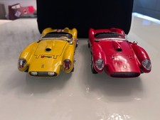 Pair of Burago 250 Testa Rossa Ferraris 1:18 diecast vehicles - Red & Yellow