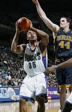 Jason Caffey Milwaukee Bucks looks to looks to shoot past Austin - 2002 Photo