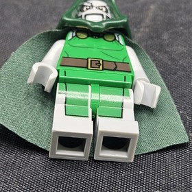 LEGO Dr. Doom Minifigure Sh0052 Marvel Superheroes 76005