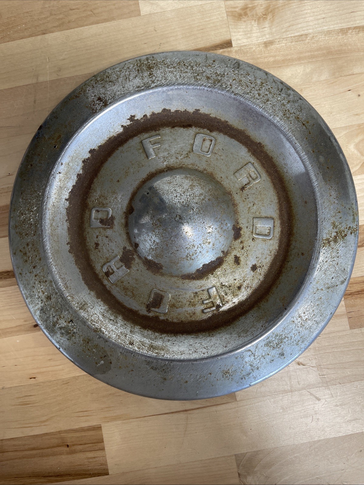 FORD FAIRLANE 1955-1956 USED CHROME HUBCAP CREAM CENTER