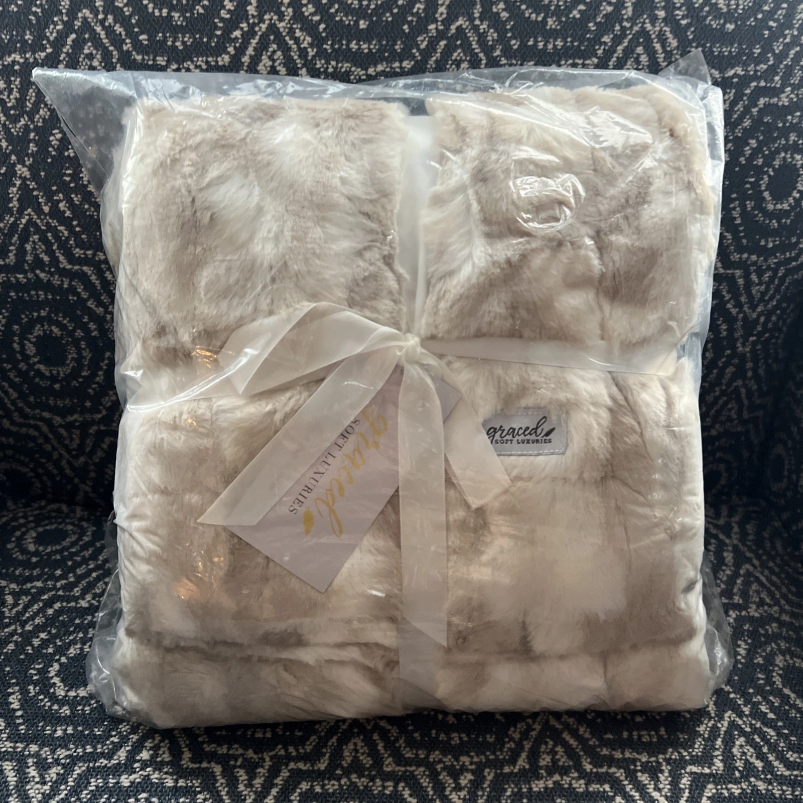 Graced Soft Luxuries Faux Fur Throw Blanket - Thumbnail 2