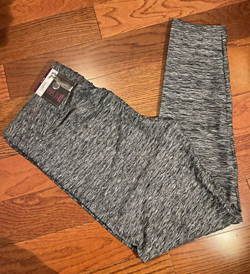 NWT Womans No Boundaries High Rise Textured Ruched Leggings