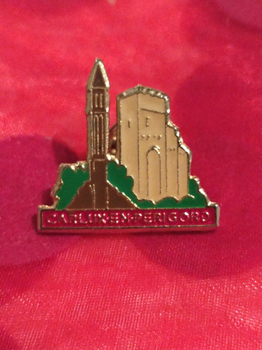 PIN'S PINS PIN Badge Vintage Collection Pub Drapeaux Jaune/Rouges