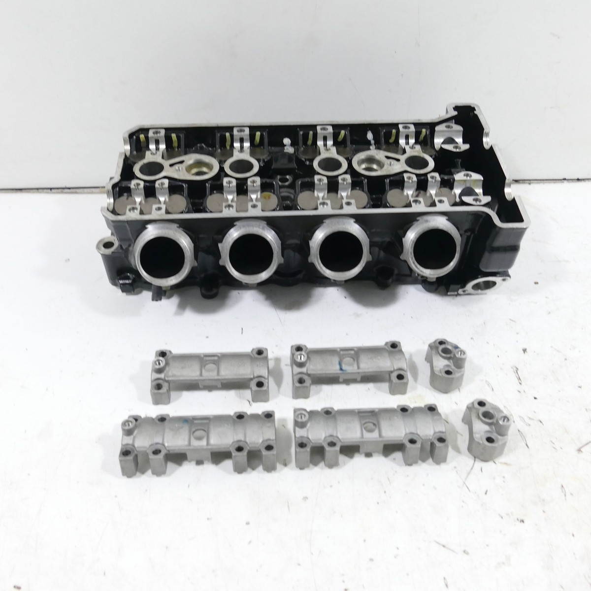 Yamaha YZF-R1 1000 RN04 90km Cylinder Head Engine Valves 69756