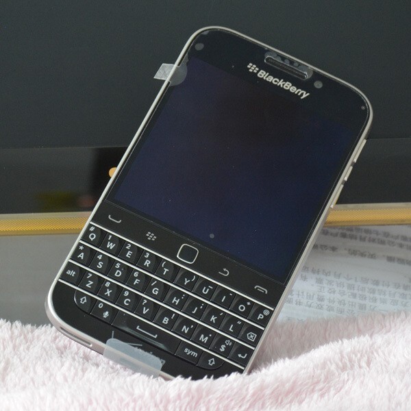 BlackBerry Classic Q20 Unlocked model SQC100-3 QWERTY 3.5