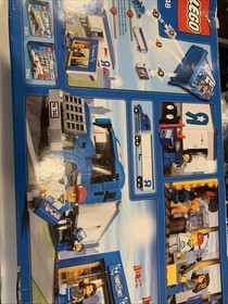 Sealed LEGO CITY: Toys R Us Truck (7848) Shelf Wear Ea4