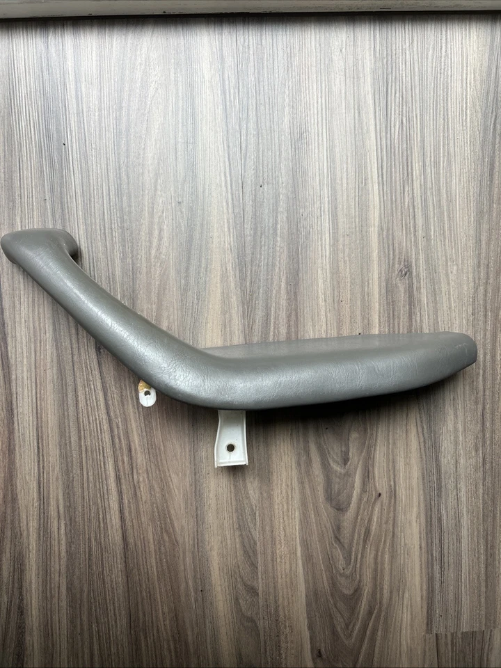 Toyota Tundra Sequoia 2001-2007 manija panel puerta delantera derecha reposabrazos gris Foto 2 de 4