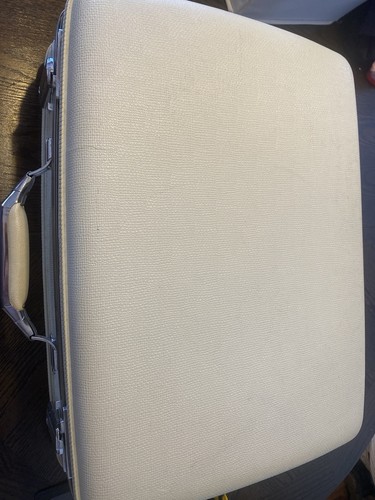 VINTAGE AMERICAN TOURISTER TIARA HARDSHELL SUITCASE CREAM