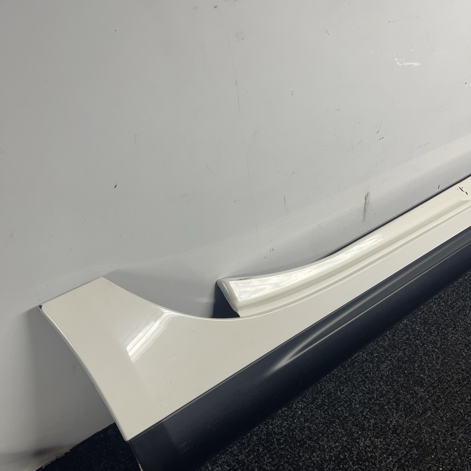 ☑️ 2014 - 2024 MASERATI GHIBLI RIGHT SIDE ROCKER MOLDING COVER PANEL OEM WHITE
