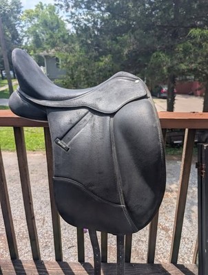 17  Wintec Isabell Werth Dressage Saddle