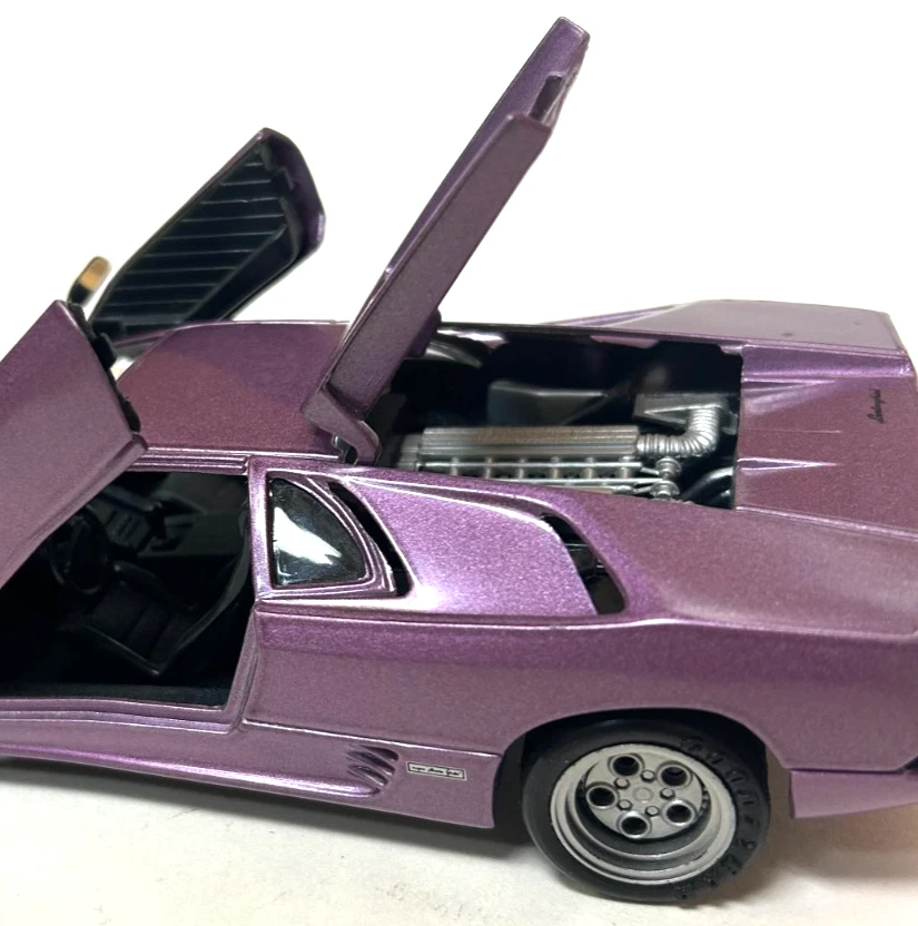 Motor Max Redbox Lamborghini Diablo Diecast Model Car Purple 1:24 Scale - Image 3 of 4