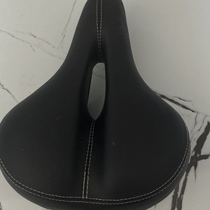 Black Cutaway Bicycle Saddle Seat w/ Steel Rails, Universal 7x7mm MTB Road