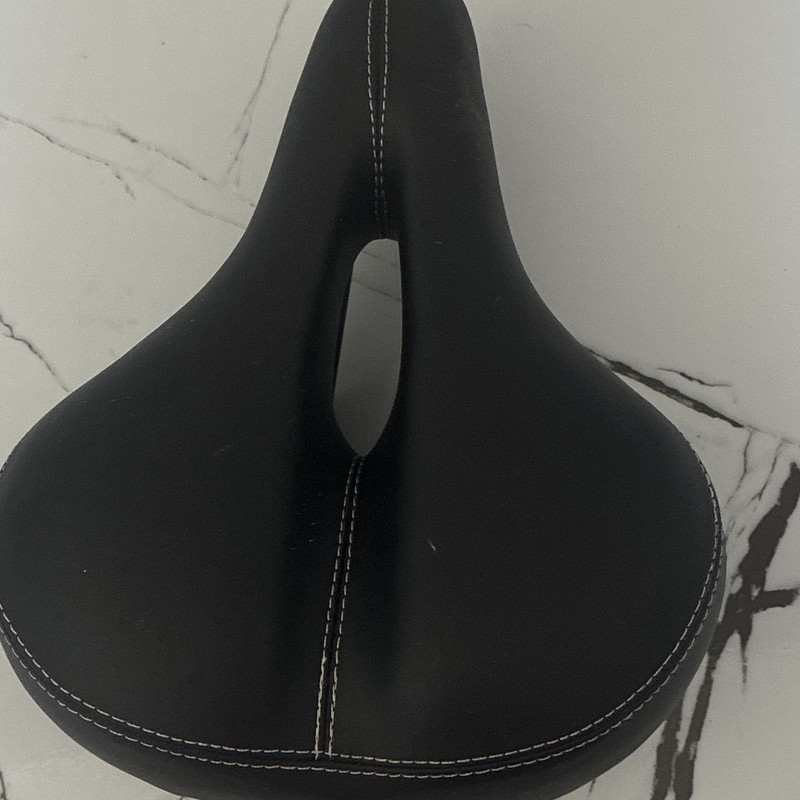 Black Cutaway Bicycle Saddle Seat w/ Steel Rails, Universal 7x7mm MTB Road