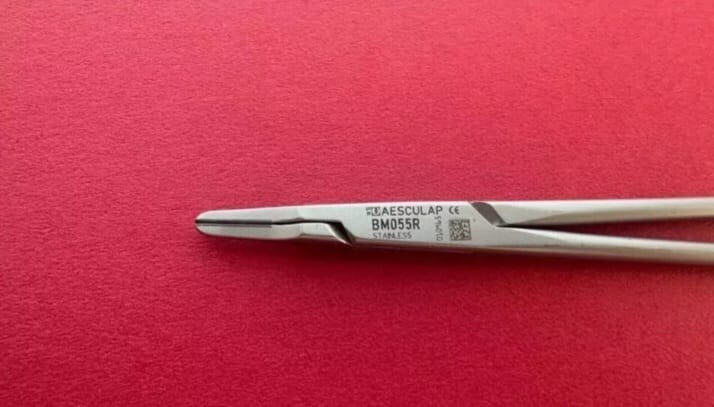 Porta Aghi AESCULAP BM014R Durogrip Webster – Con Inserto In Carburo Di Tungsteno, 5.1/8″