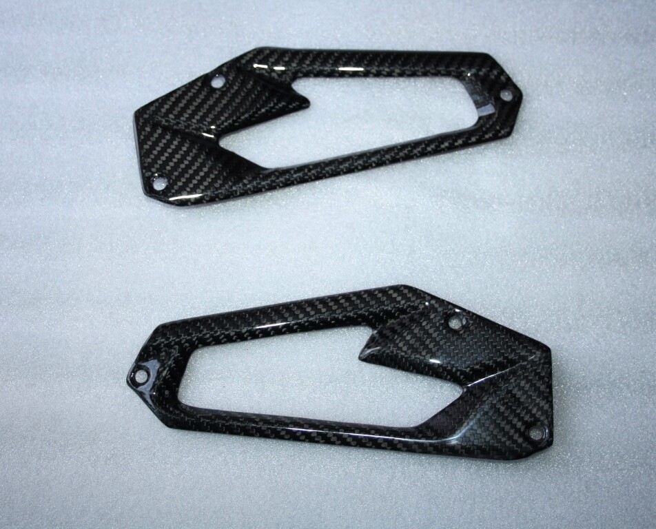 Platines Kawasaki Z800 et Z800E 100% carbone brillant pour protection de cadre moto