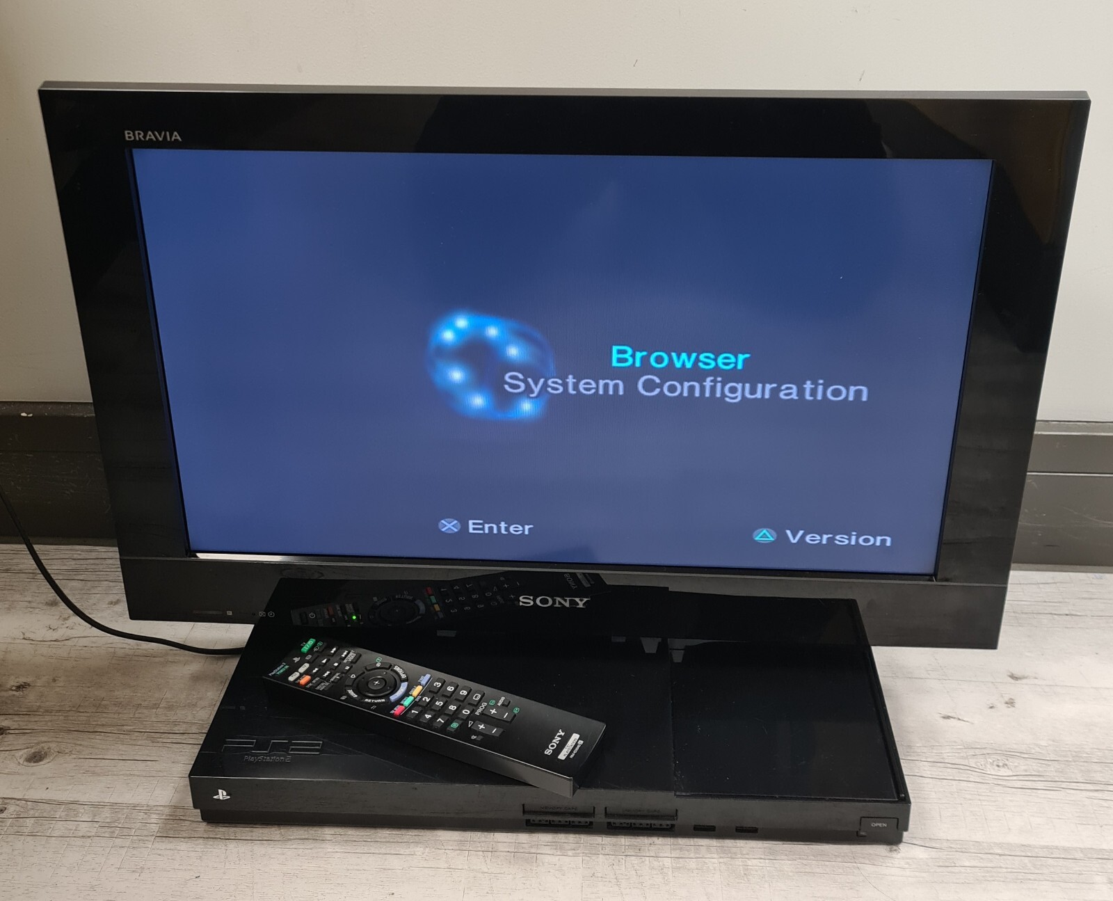 Sony Playstation 2 LCD TV Bravia KDL22PX300 With Official PS2 Dvd