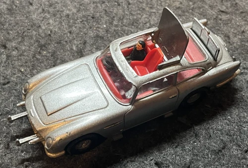 VINTAGE LARGER CORGI JAMES BOND 007 SILVER ASTON MARTIN DB5 MADE IN GT BRITAIN