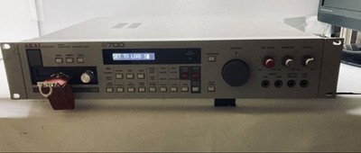 AKAI S700 Digital Sampler OLED Display FDD Emulator USB mit Stromkabel