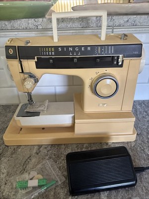 Singer Sewing Machine Model 7105 with  9 Pattern Zig Zag Tested Works