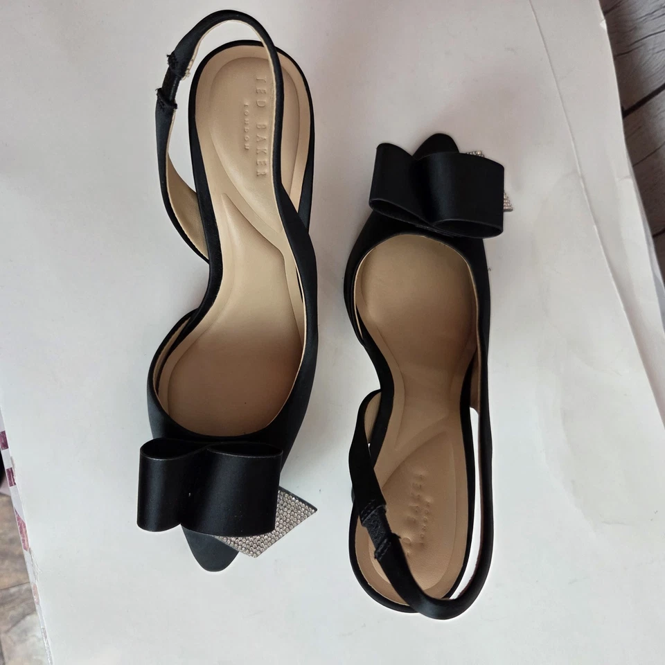 Zapatos de salón Ted Baker Ari para mujer negros satinados talla 6 Foto 2 de 4