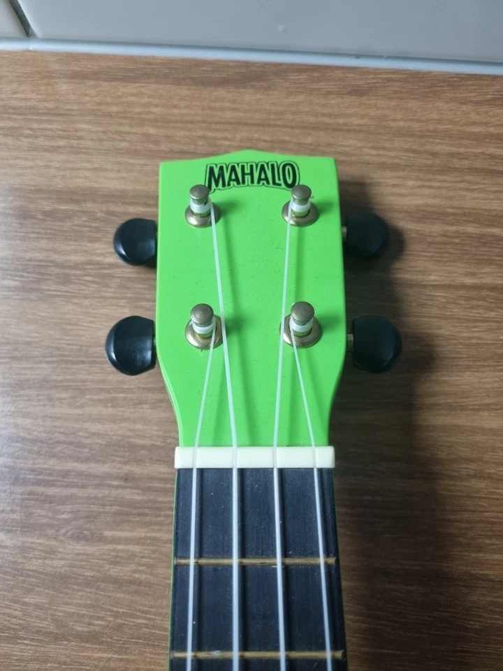 Mahalo Green Ukelele - Image 3 of 4