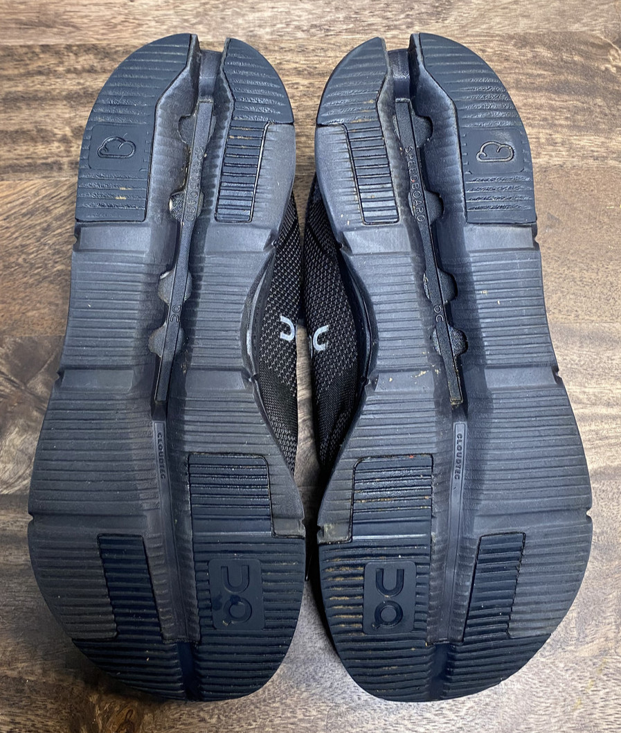 On Cloudnova mens size 10 Black/Eclipse color way. - image 6