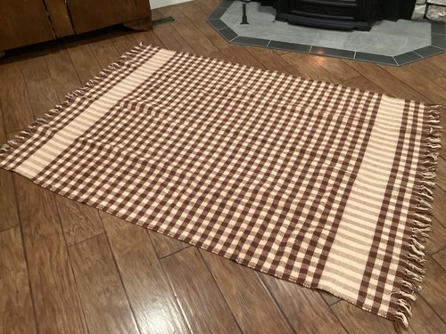 Vintage Primitive Berry Vine Throw Rug - Picture 6 of 7