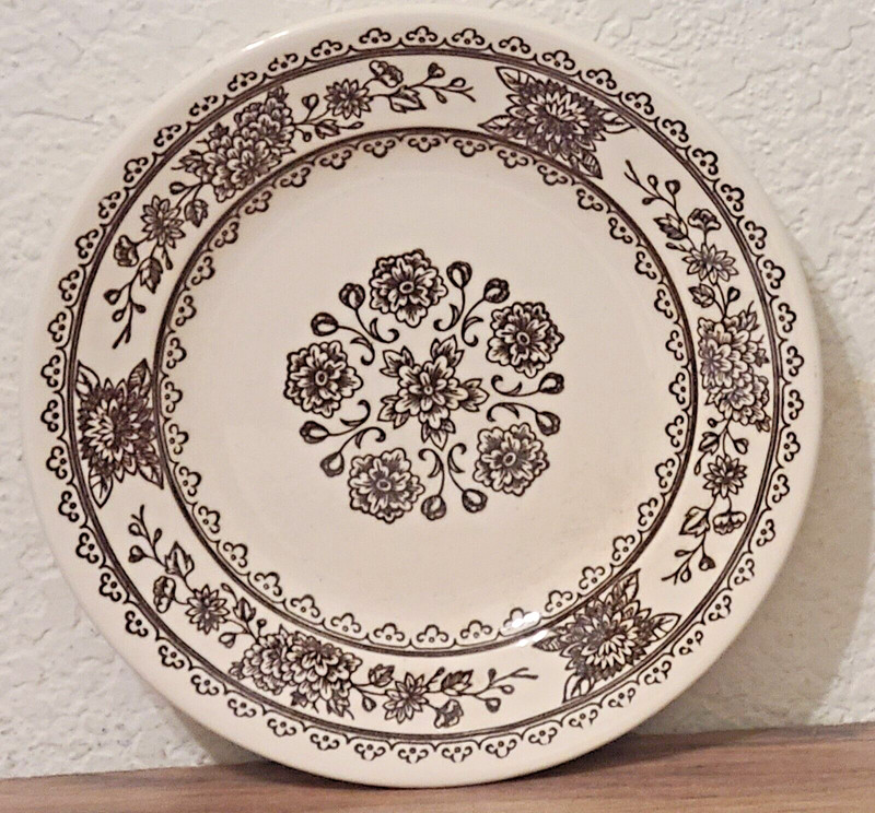USA POTTERY  BREAD or DESERT PLATE