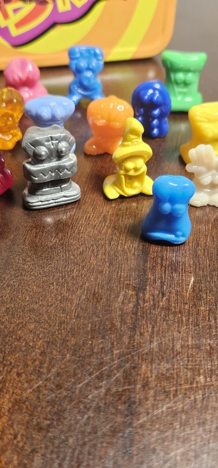 Lote De 25 Fiambrera Lata De Colección Gogo’s Crazy Bones W Foto 4 de 4