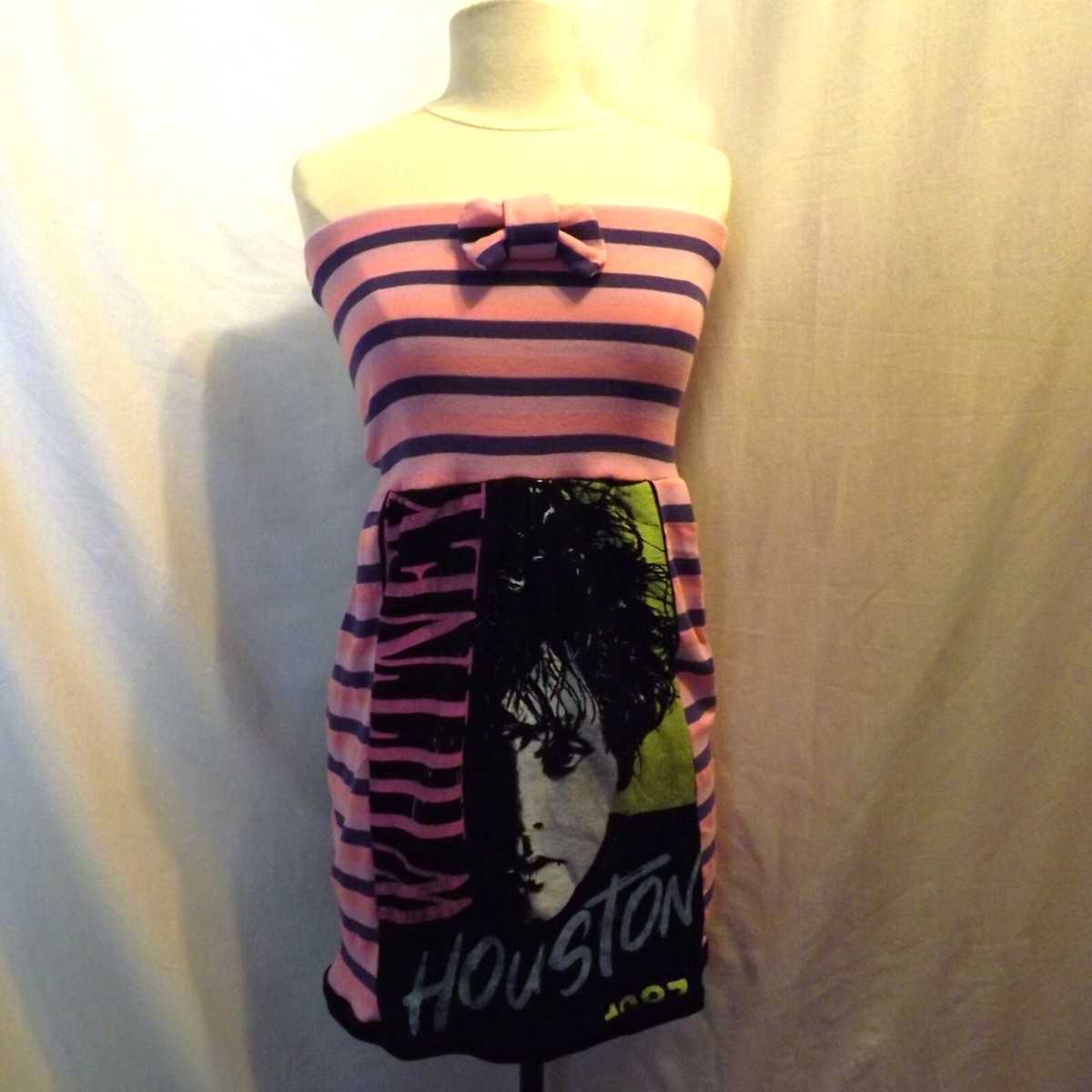 whitney houston pink dress Whitney Houston: Iconic Early Looks & Red Hair Style