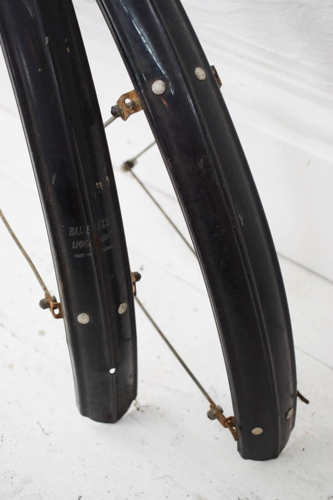 BLUEMELS LIGHTWEIGHT BLACK PLASTIC VINTAGE ROAD BICYCLE MUDGUARDS, 700C