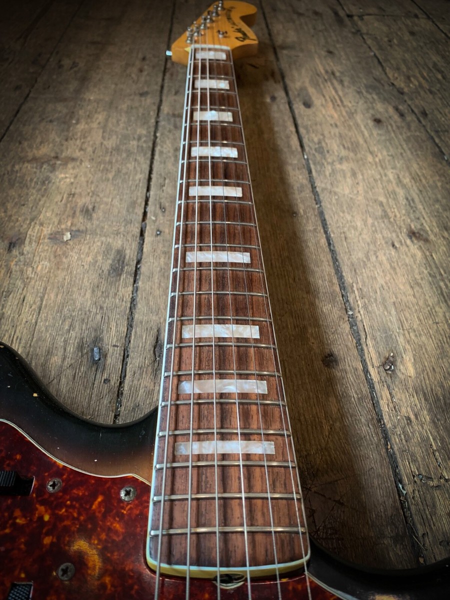 ギター Fender Jazzmaster Fender Jazzmaster Sunburst 1969 – Chicago Music Exchange