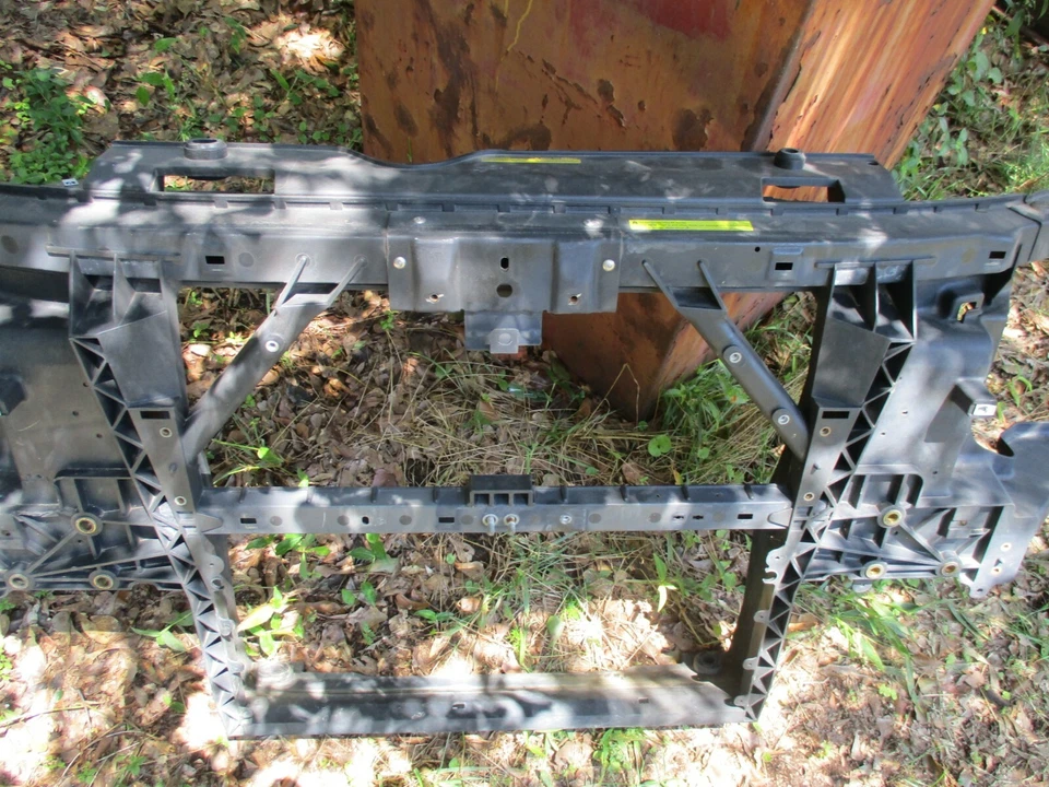 Soporte radiador Nissan Titan 2004 2005 2006 2007 2008 2009 2010 OEM Foto 4 de 4