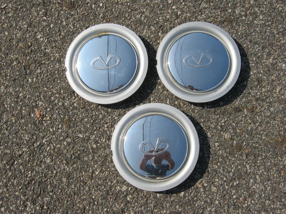 Tapacubos centrales de llantas de aleación Infiniti Q45 de 1990 a 1992 de fábrica dirección de 4 ruedas Foto 2 de 4