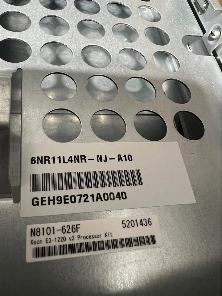 Servidor NEC 1U E3-1220 V3 CPU 8 GB ECC RAM Foto 2 de 4