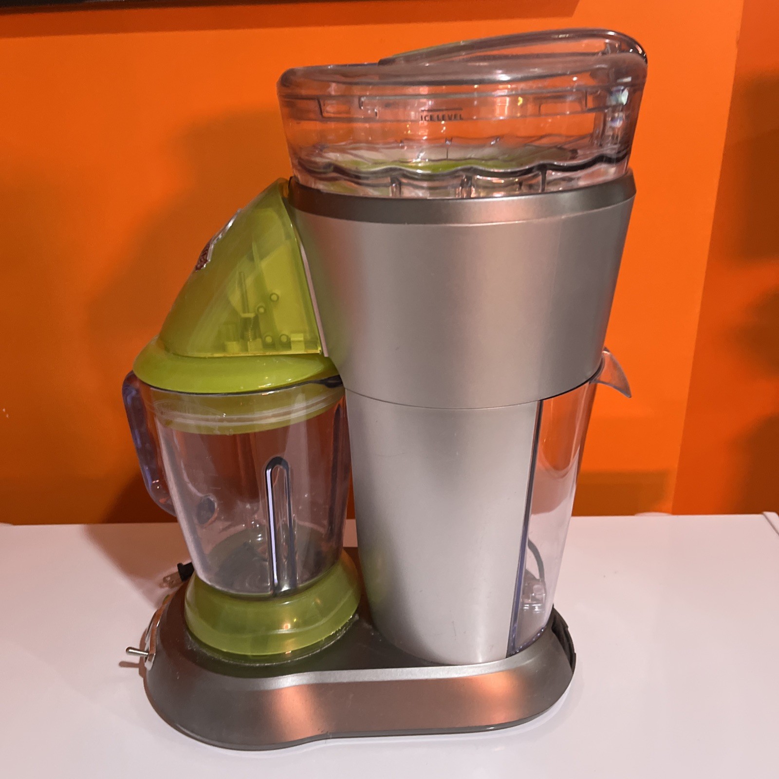Margaritaville Bahamas Frozen Concoction Margarita Maker DM0700 Blender Machine