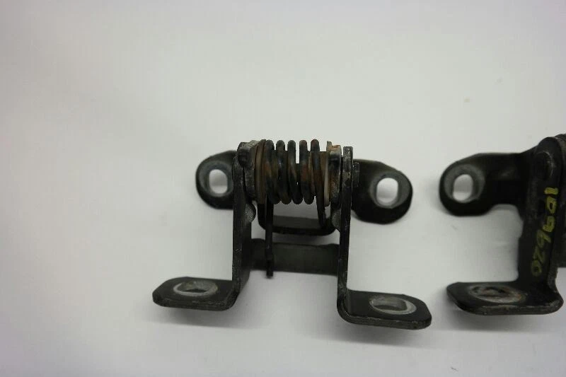 2006-08 LAND ROVER LR3 LOWER RIGHT LEFT HATCH HINGES  - Image 4 of 4