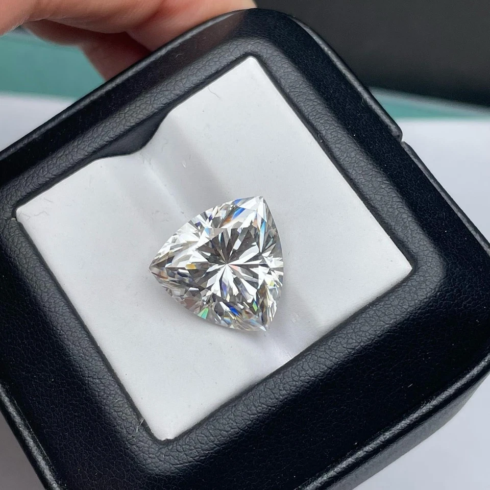 IGI Certificate Trillion Cut 1.0 Carat Loose Lab Grown Diamond Customize Pendant - Image 2 of 4