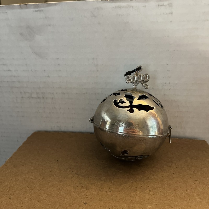 VTG LENOX SILVER PLATED ORNAMENT CELEBRATING THE MILLENNIUM 2000 BY KIRK STIEFF